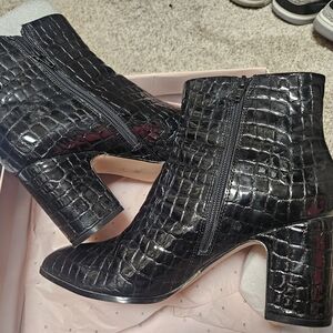 BCBGeneration Black Ankle Booties with Croc Embossed Pattern Sz 11